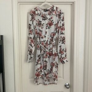 Forever 21 floral dress size 2x. Collar, cuff and tie waist.